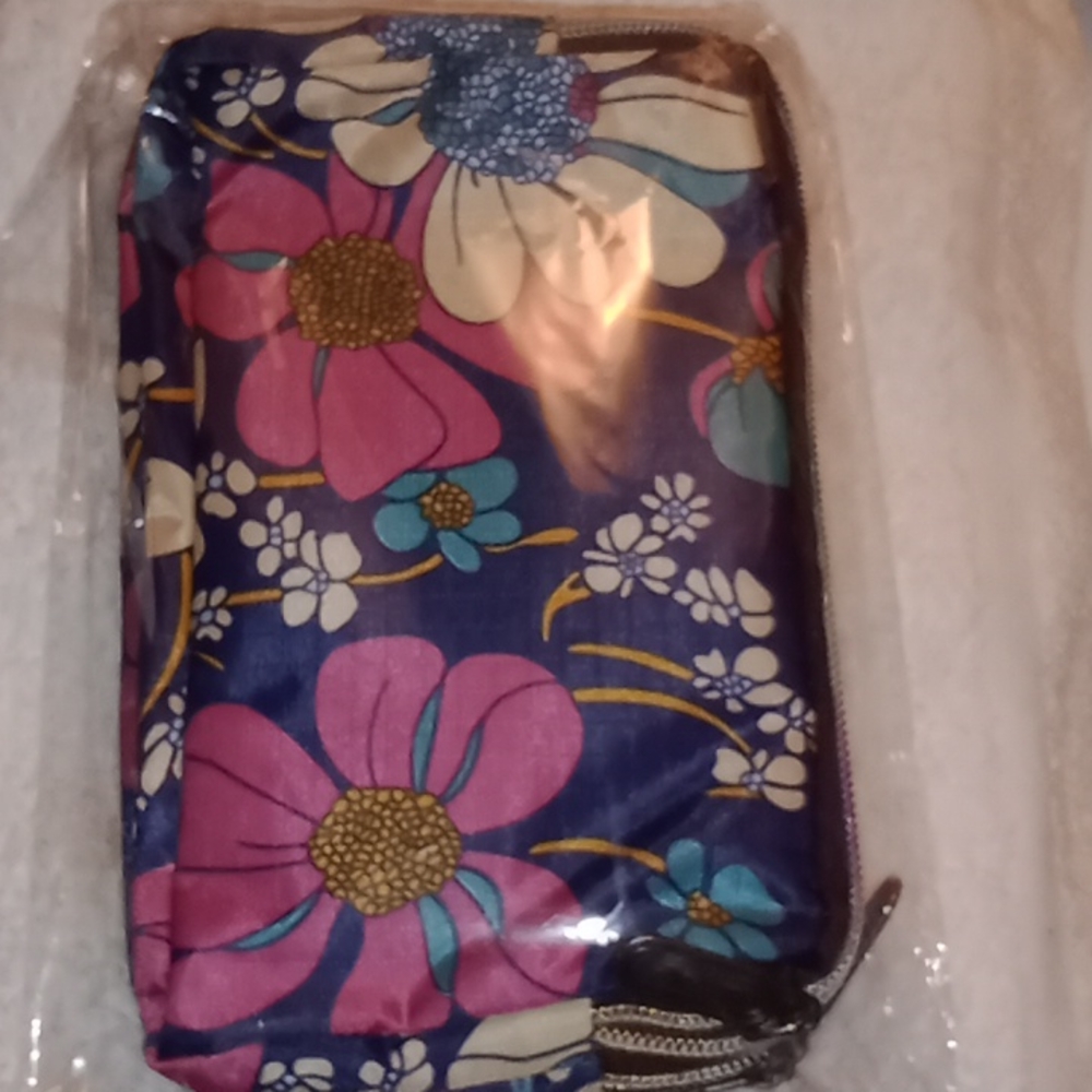 Wallet 👛💅 - Picture 3 of 4